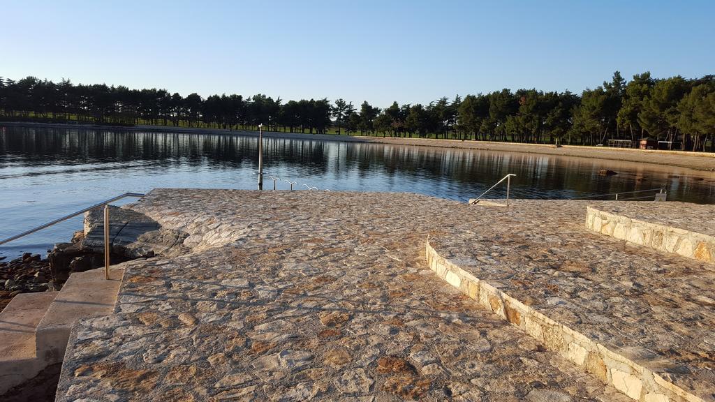 ホテルLux Novigrad Istria エクステリア 写真